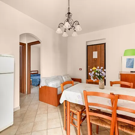 Appartamento Pleasant With Pool Near Sea