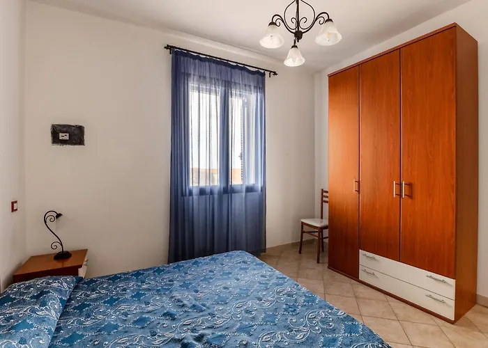 A 150 Meter Long Mare, 2 Fish *